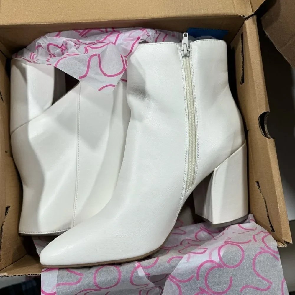 Sugar Women's Winter Chelsea Booties Size 8.5 NEW # Box 966